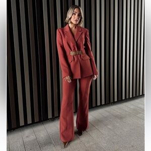 NEW ! ZARA 2 pc SET BLAZER AND PANTS
🚨firm price no discount on this set